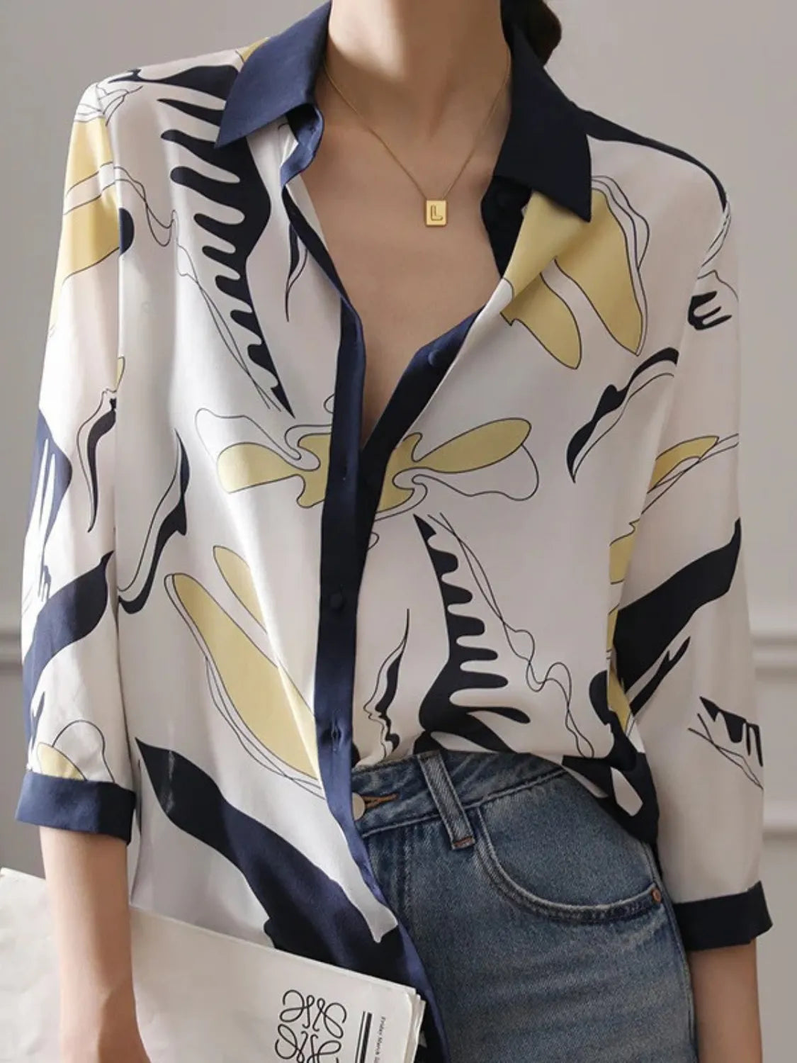 Camisa Estampada Casual com Decote em V e Botões - Elara