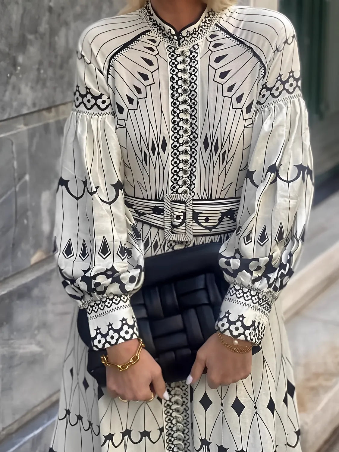 Vestido Feminino Midi Estampado Elegante com Gola Padre Cinto e Mangas Longas - Mia