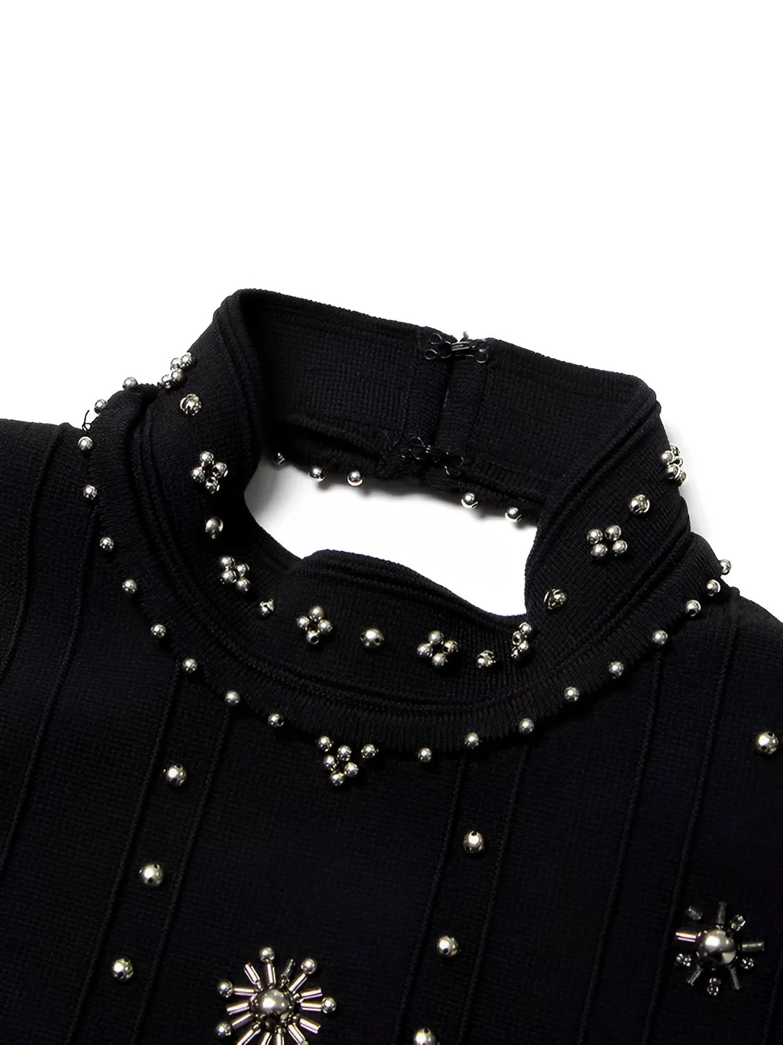 Vestido Feminino Midi Elegante com Gola Alta e Bordados em Pedraria - Penelope