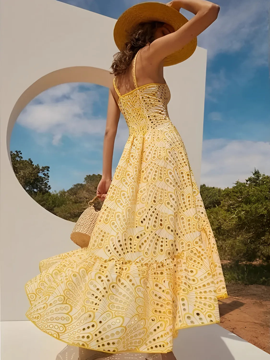 Vestido Midi de Laise com Babados Delicados e Elástico nas Costas – Marina