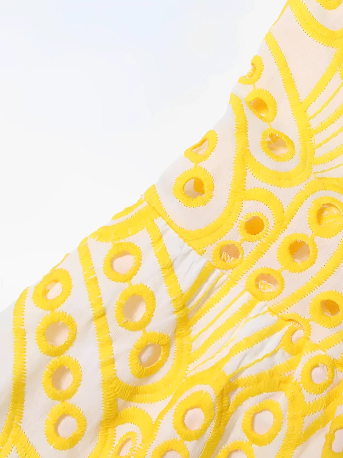 Vestido Midi de Laise com Babados Delicados e Elástico nas Costas – Marina