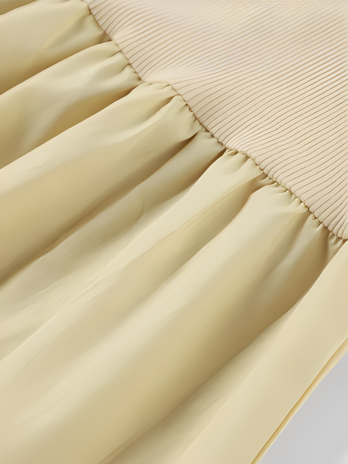 Vestido Longo Canelado com Modelagem Evasê e Detalhes Plissados – Maia