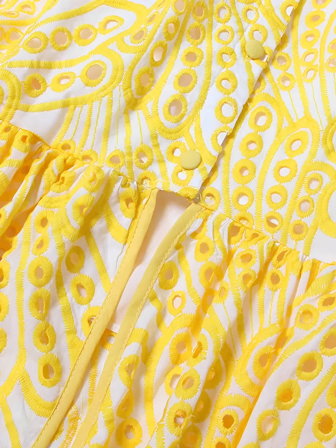 Vestido Midi de Laise com Babados Delicados e Elástico nas Costas – Marina