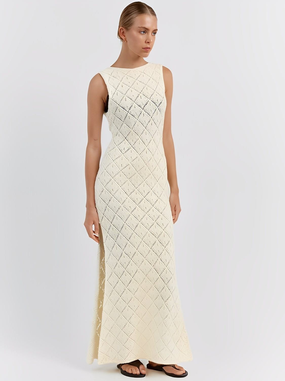 Vestido Longo em Crochê Vazado com Fenda Lateral – Filipa