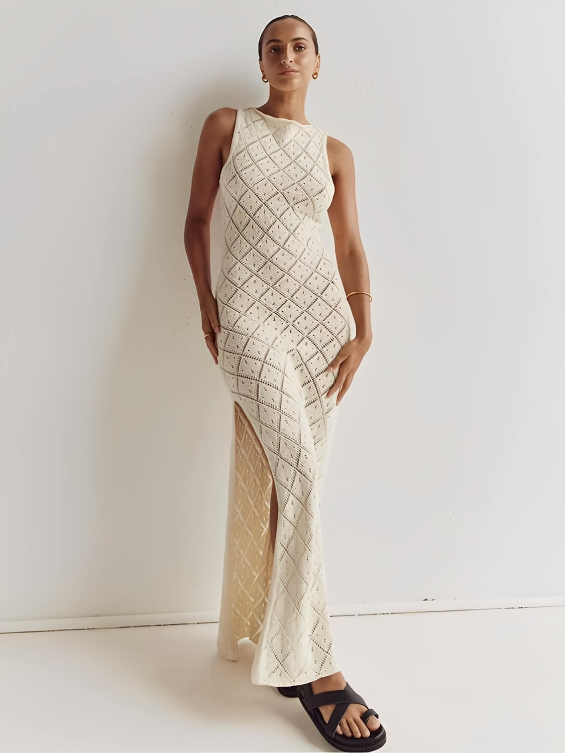 Vestido Longo em Crochê Vazado com Fenda Lateral – Filipa