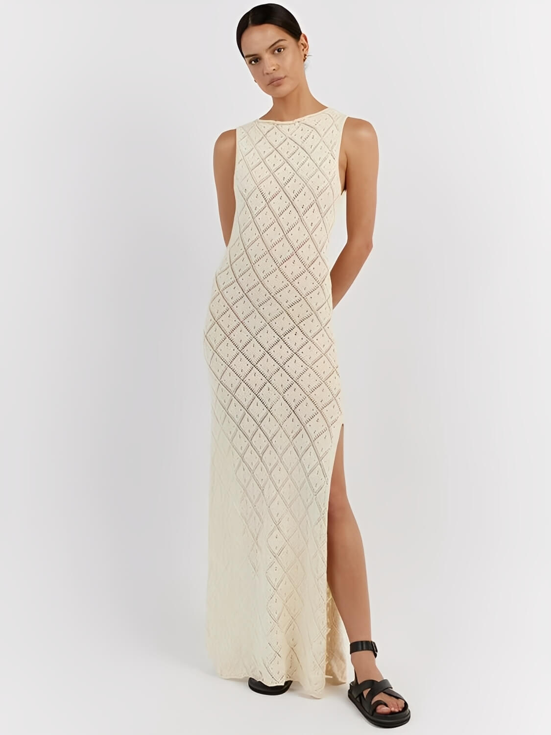 Vestido Longo em Crochê Vazado com Fenda Lateral – Filipa