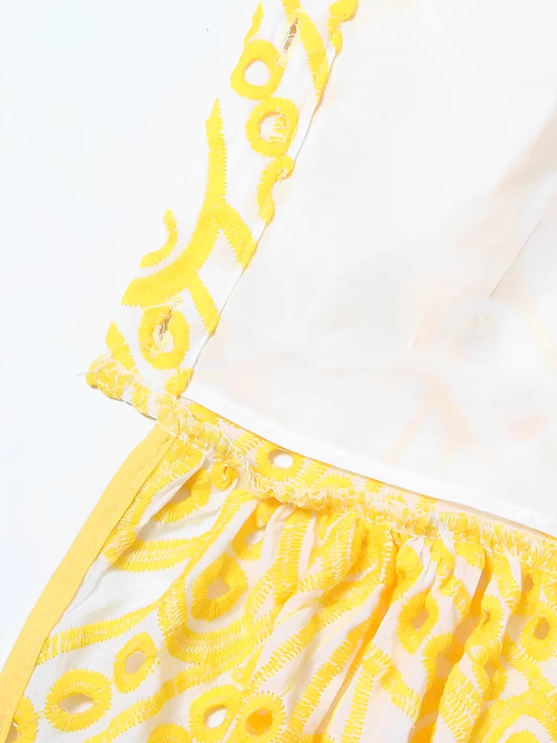 Vestido Midi de Laise com Babados Delicados e Elástico nas Costas – Marina