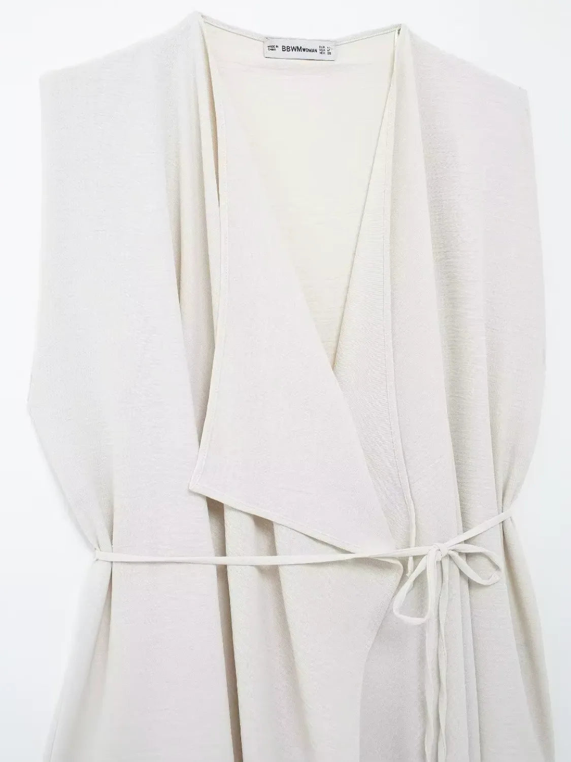 Blusa Feminina Bainha Assimétrica com Decote em V e Cinto de Cordão Ajustável - Serena