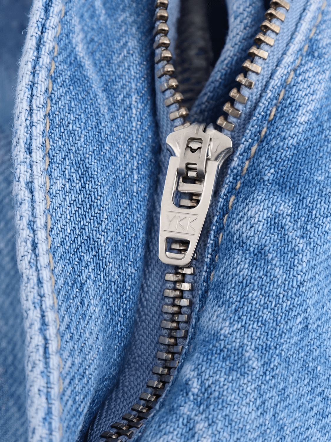 Macacão Feminino Jeans com Decote Nadador e Abertura Frontal em Botões Modelagem Wide Leg - Jordana