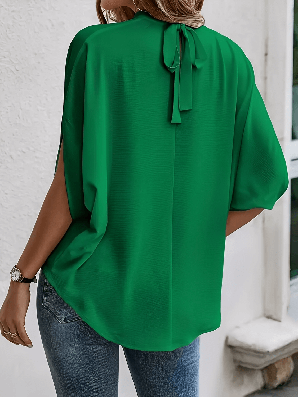 Blusa Feminina com Mangas Mocergo Vazadas e Gola Laço Amarração na Nuca - Catherine