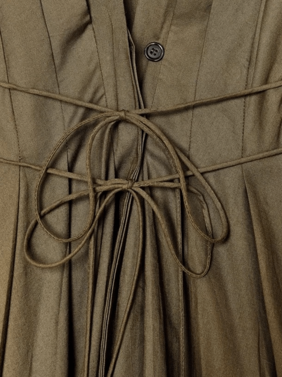 Vestido Feminino Maxi Estruturado Modelagem Evasê com Mangas Morcego Amarração Franzida na Cintura e Bolsos Laterais – Talita
