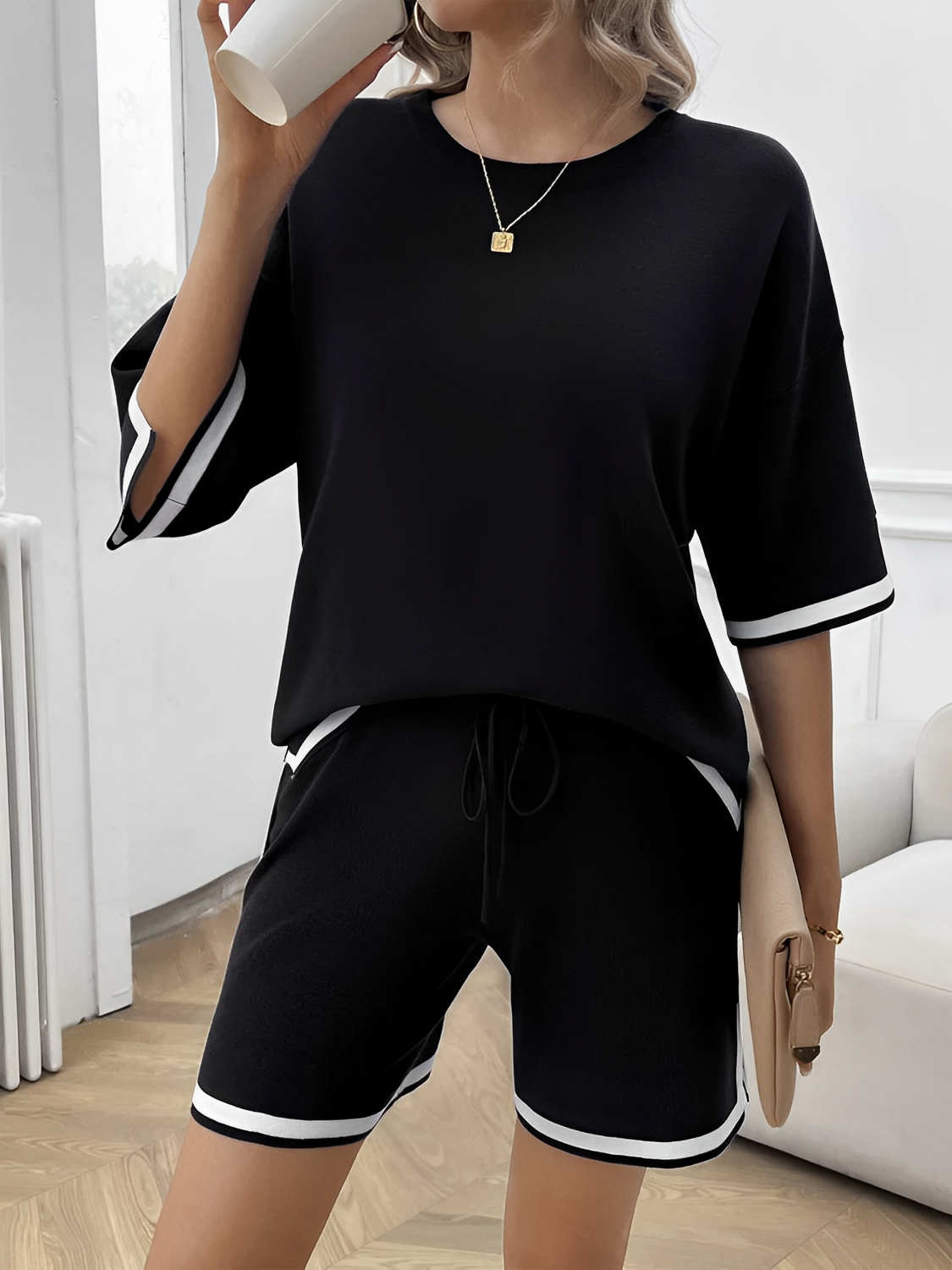 Conjunto em Viscose com Blusa Mullet Recortes Laterais e Short - Andreza
