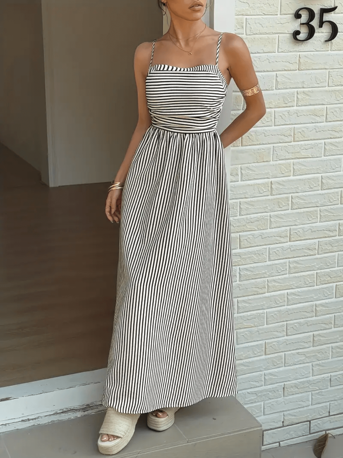 Vestido Feminino Maxi Listrado com Alças Finas Detalhe Franzido na Cintura e Elástico nas Costas – Molie