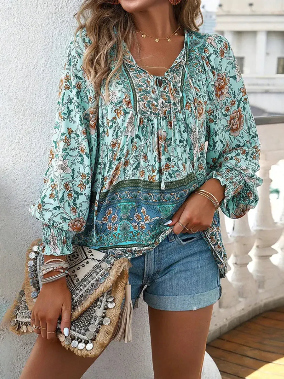 Blusa Feminina Boho Floral com Decote em V - Flora