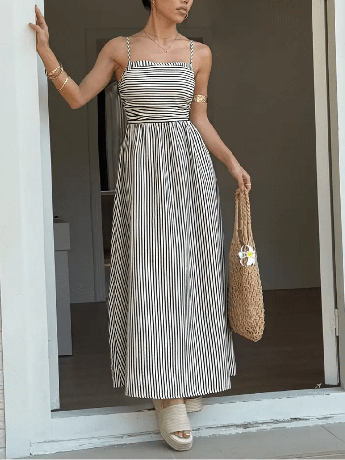 Vestido Feminino Maxi Listrado com Alças Finas Detalhe Franzido na Cintura e Elástico nas Costas – Molie
