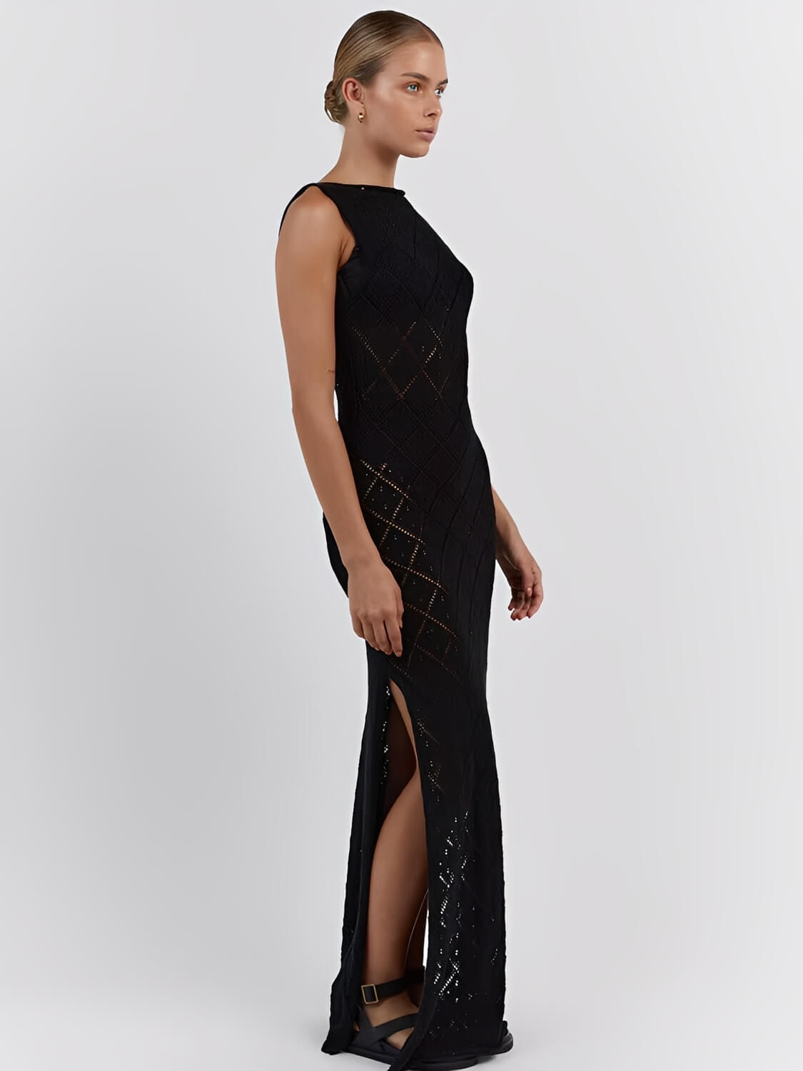 Vestido Longo em Crochê Vazado com Fenda Lateral – Filipa
