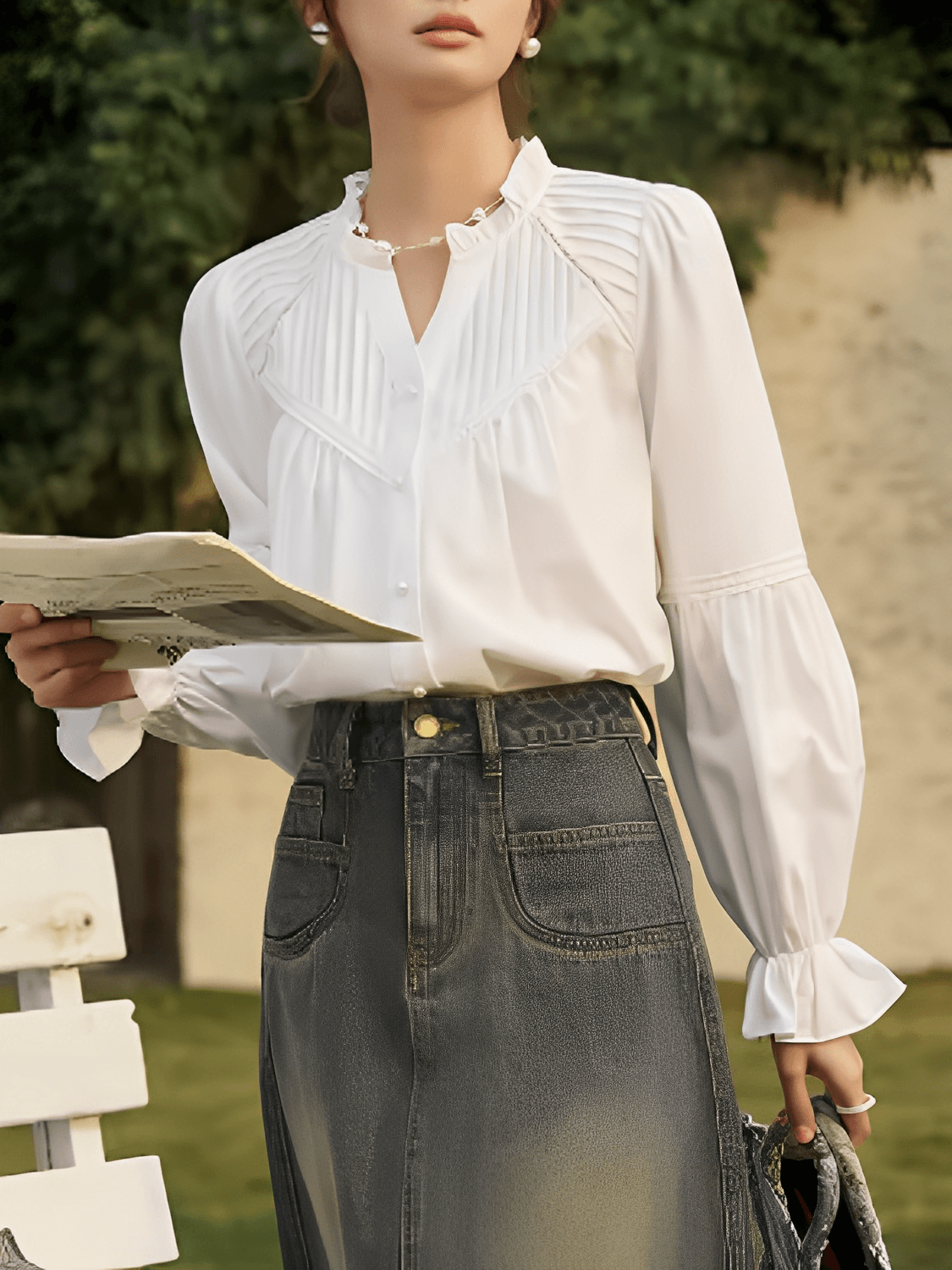 Camisa Feminina em Algodão com Renda Plissada Manga Bufante e Botões Pérola – Isla