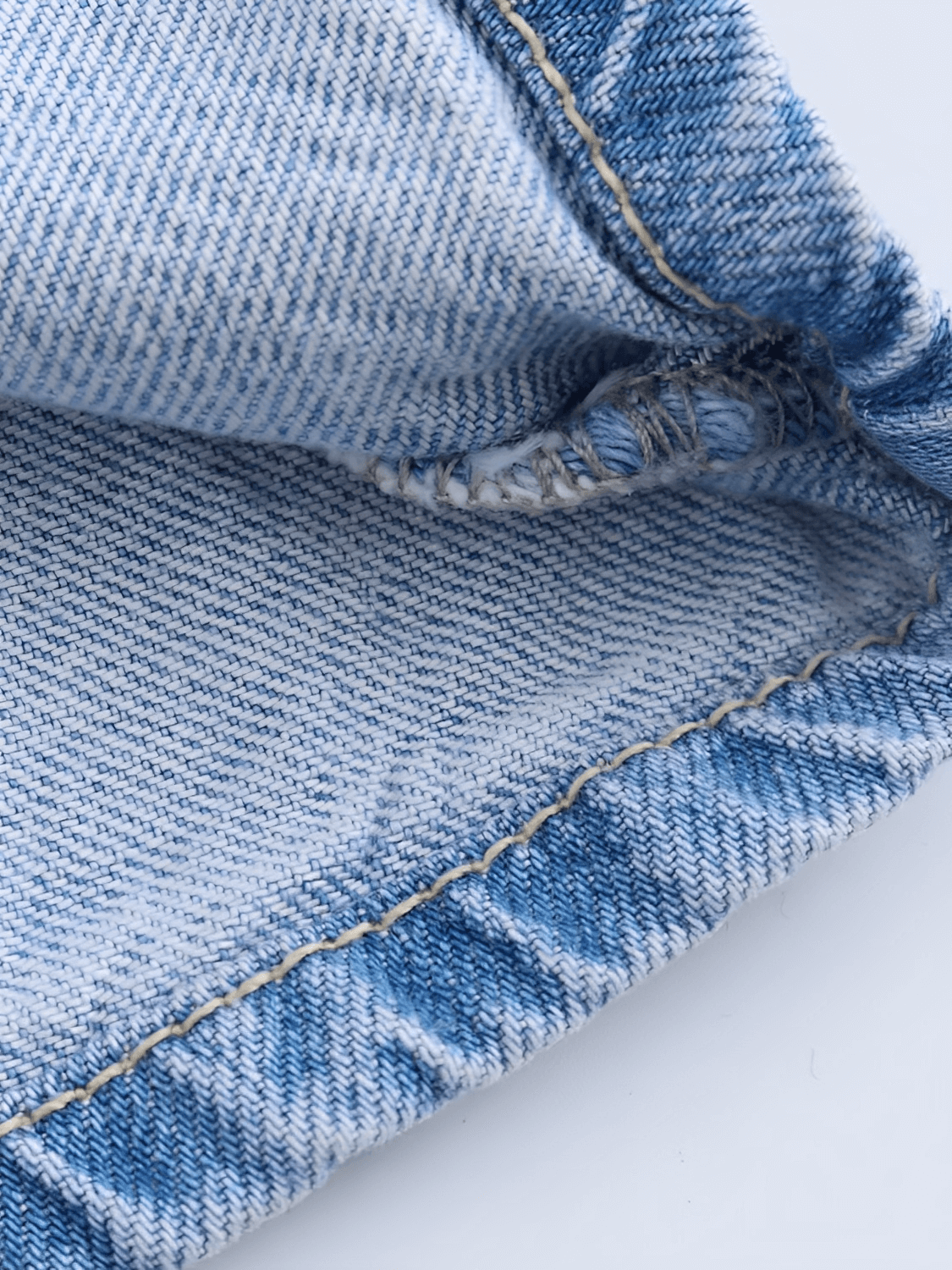 Macacão Feminino Jeans com Decote Nadador e Abertura Frontal em Botões Modelagem Wide Leg - Jordana