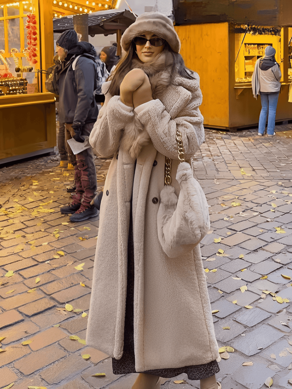 Sobretudo Feminino Longo Teddy em Lã com Cinto Faixa Removível e Fivelas nas Mangas – Jennie