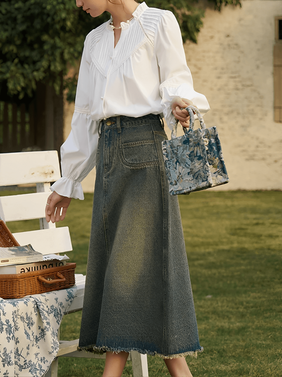 Camisa Feminina em Algodão com Renda Plissada Manga Bufante e Botões Pérola – Isla