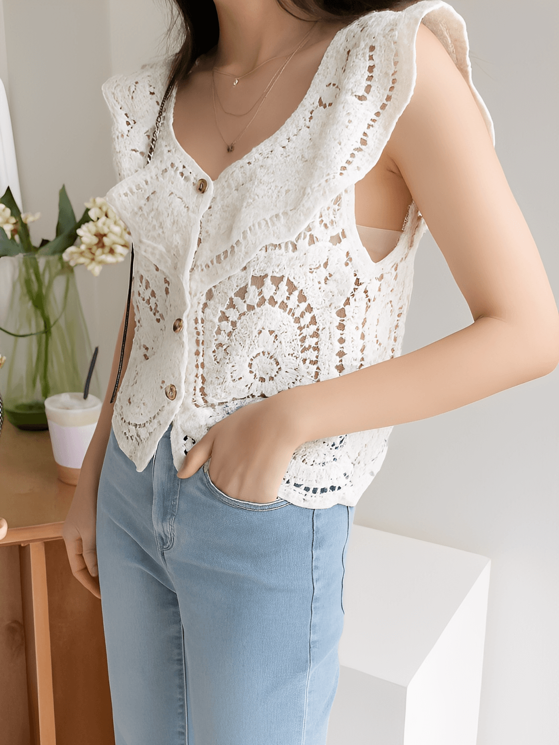 Blusa Feminina em Crochê Vazado com Babados nos Ombros e Botões - Marvila