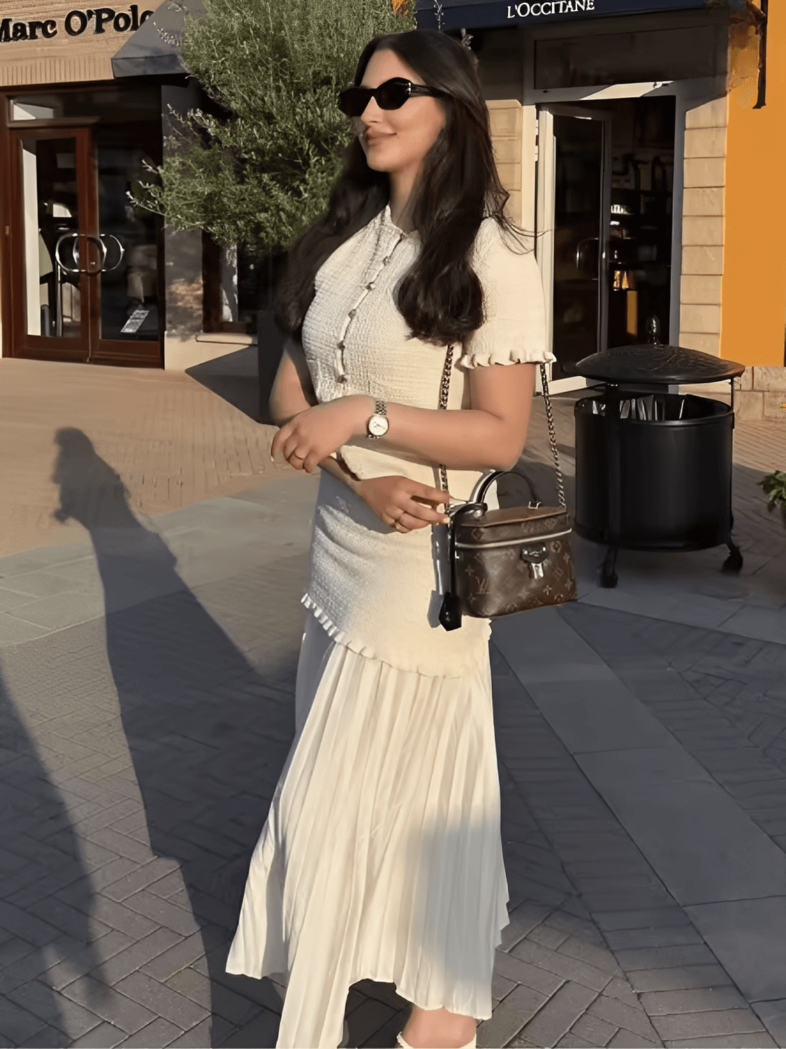 Conjunto Feminino em Tweed Texturizado com Blusa de Mangas Curtas Bolsos e Saia Longa Plissada em Duas Camadas - Suiany