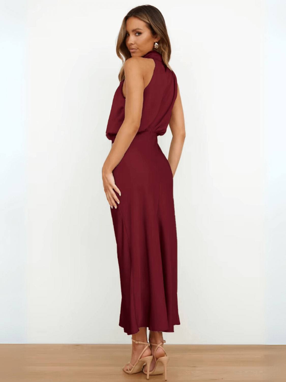 Vestido Feminino Midi Acetinado com Modelagem Acinturada Gola Alta e Detalhe Drapeado Elegante – Rayca