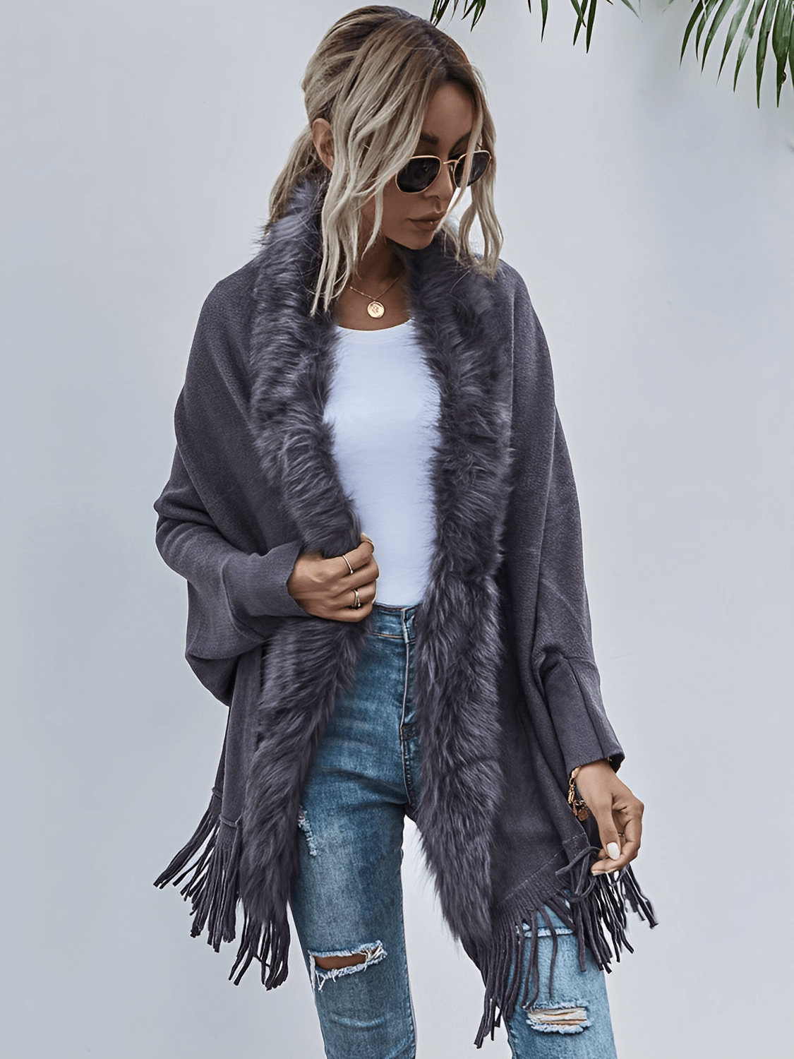 Cardigan de Tricô com Gola Peluciada e Franjas – Viviane