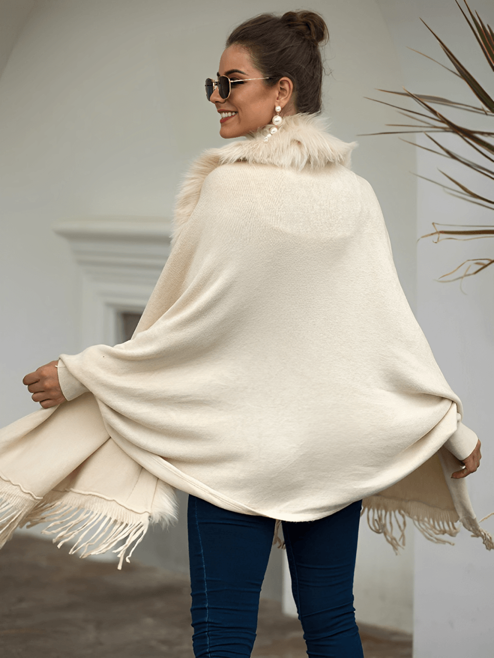 Cardigan de Tricô com Gola Peluciada e Franjas – Viviane