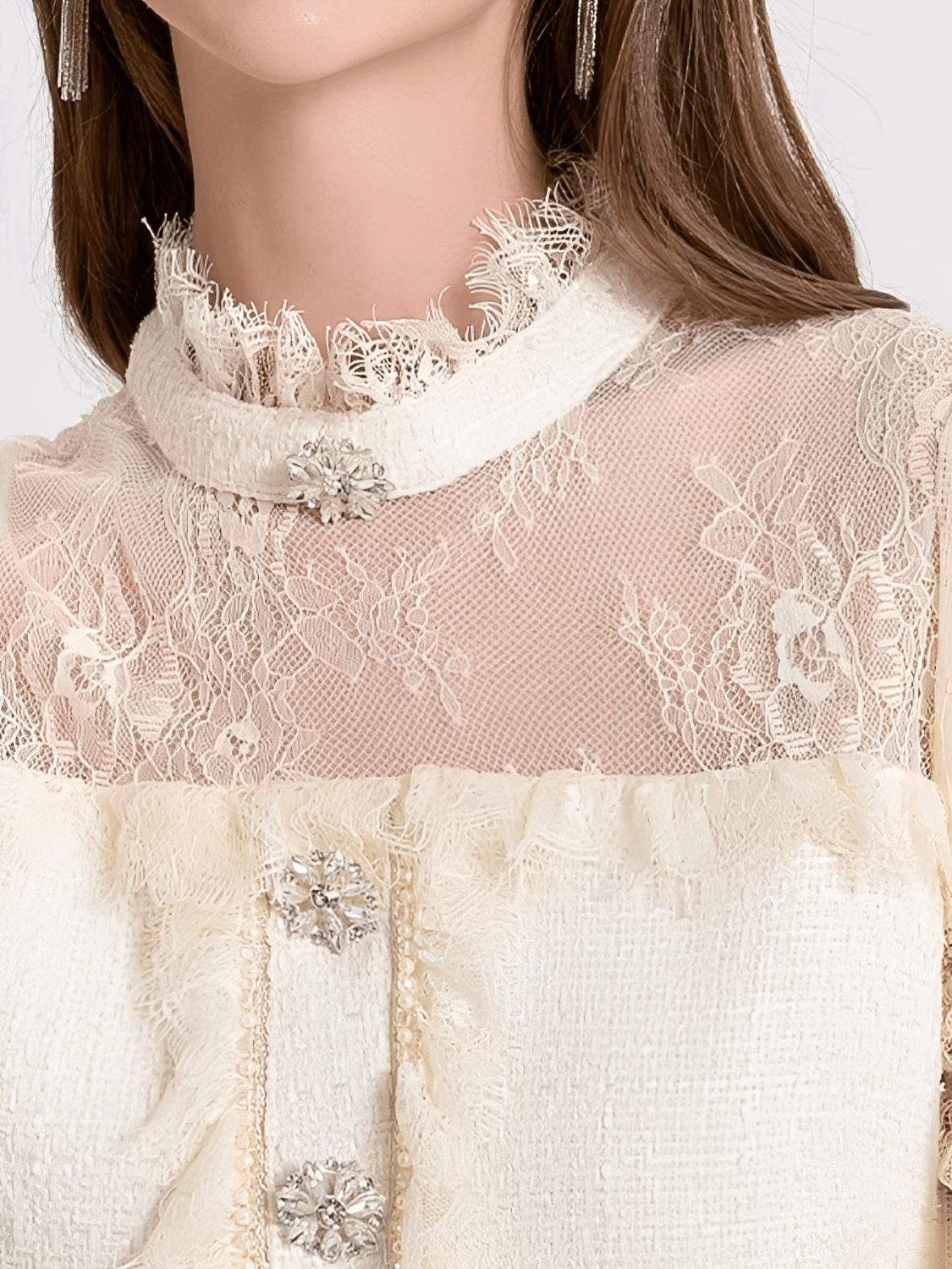 Vestido Feminino Midi Texturizado em Tweed Renda com Babados Camadas Estruturadas e Botões Decorativos – Claire
