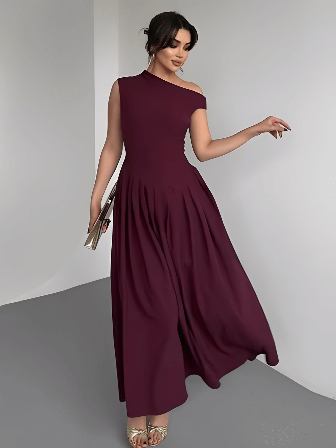 Vestido Feminino Maxi com Ombro Assimétrico e Saia Plissada – Luana