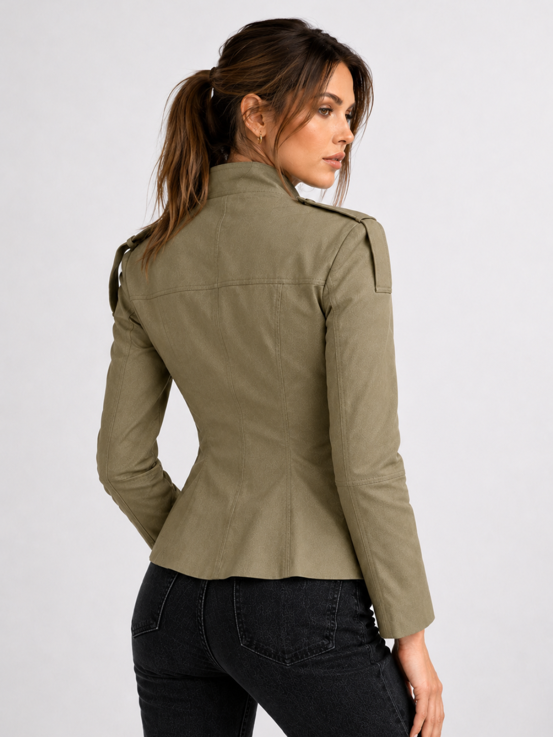 Casaco Parka Acinturado Gola Padre com Bolsos e Detalhes Militares- Leyla