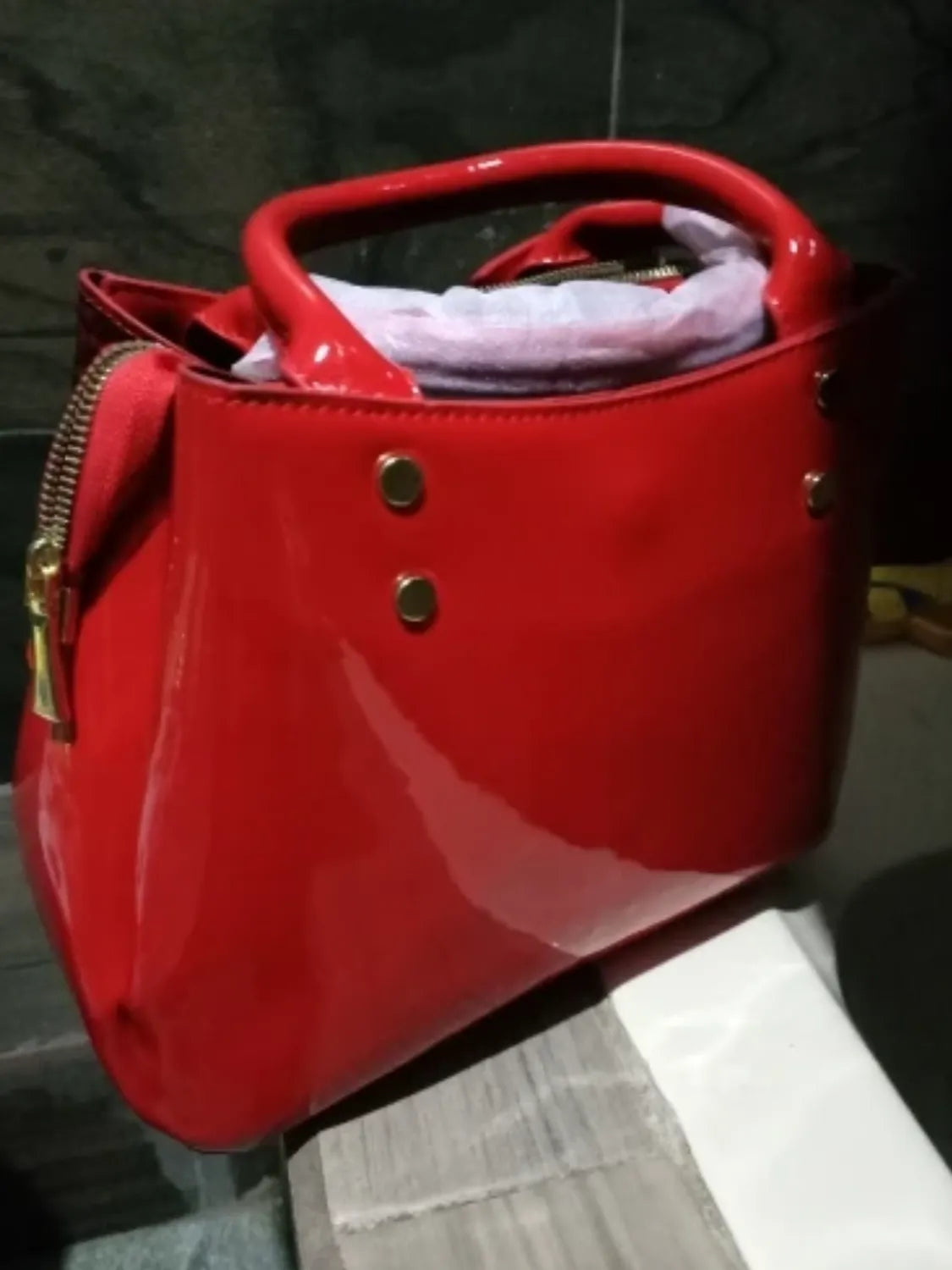 Bolsa Feminina de Ombro em Couro Brilhante com Textura Crocodilo - Tereza