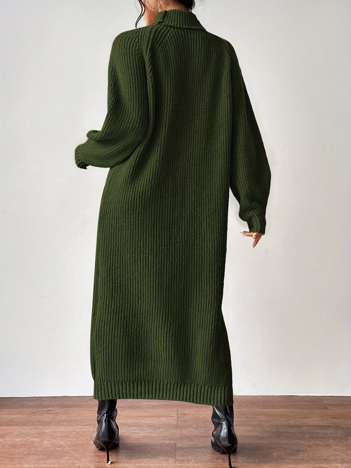 Vestido Suéter Midi em Tricô Canelado com Gola Alta e Mangas Longas -Julieta
