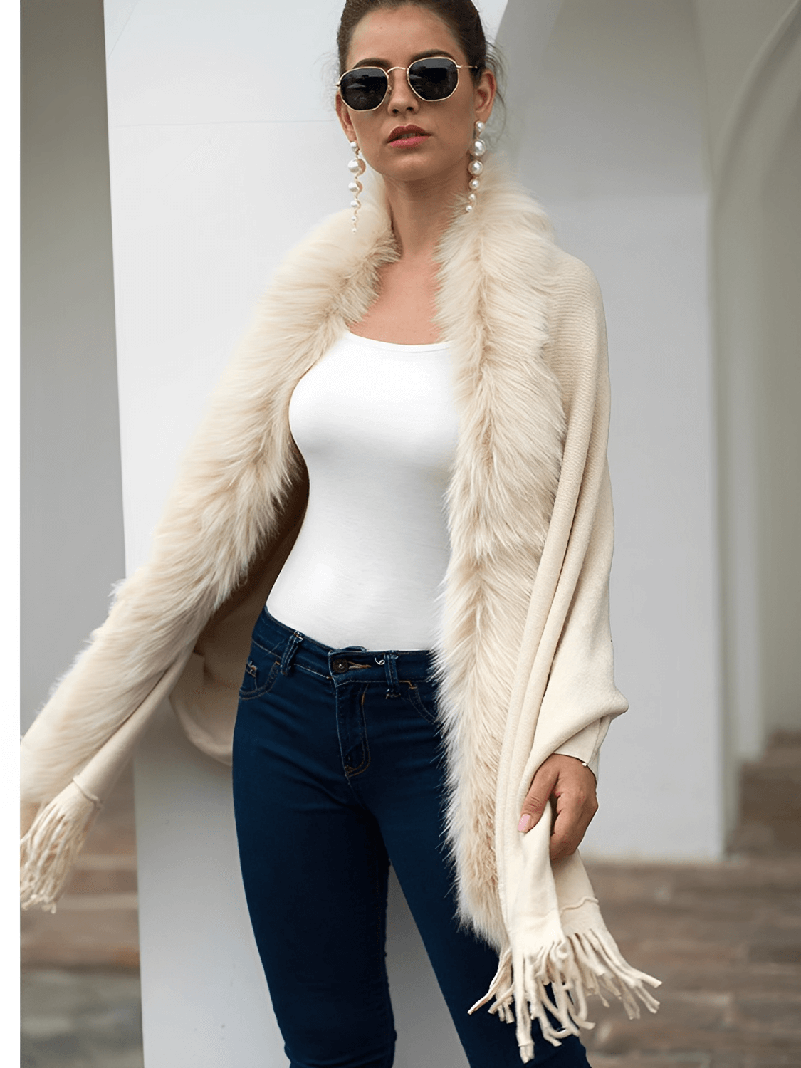 Cardigan de Tricô com Gola Peluciada e Franjas – Viviane