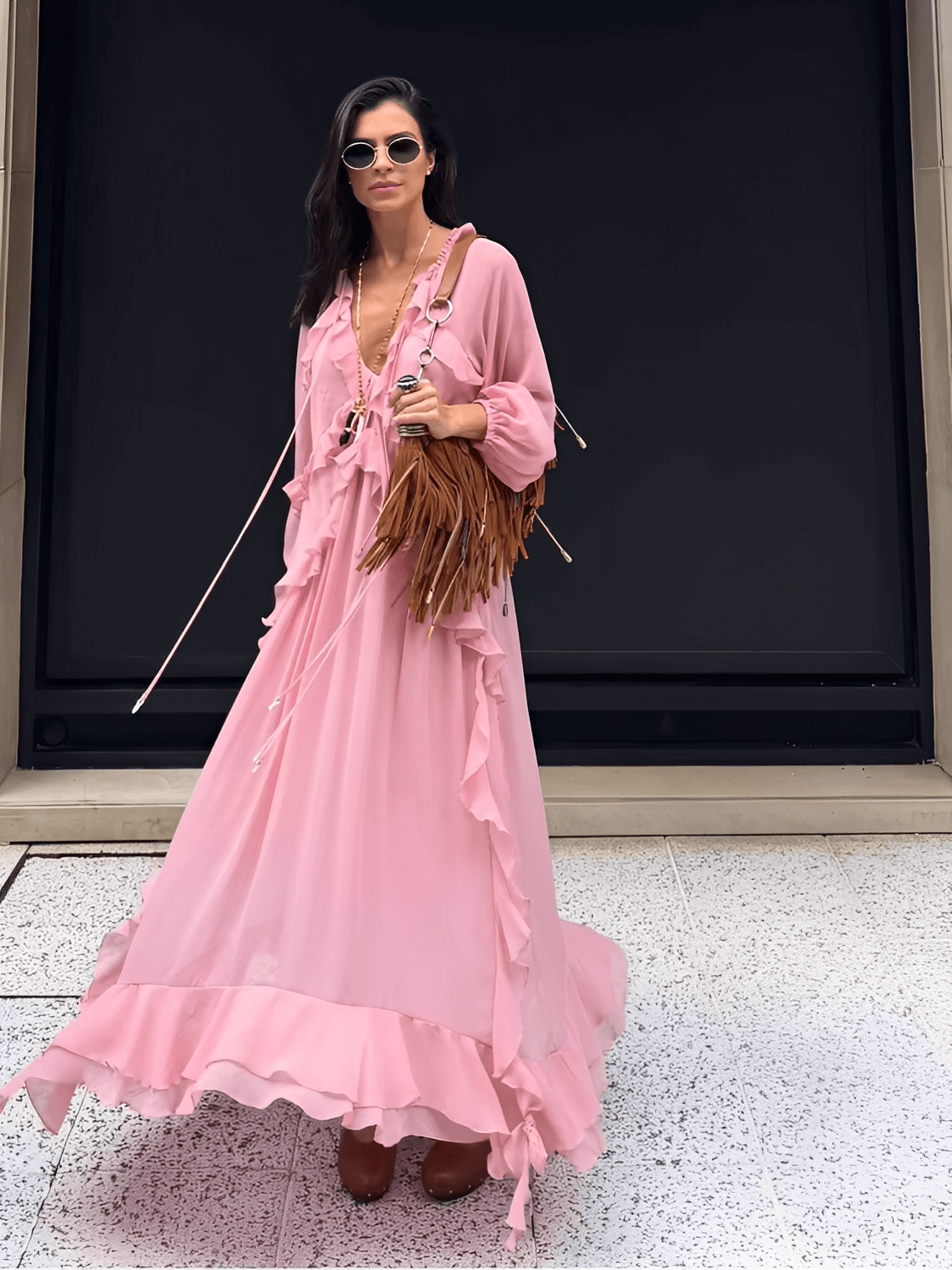 Vestido Feminino Longo em Chiffon com Babados em Camadas Decote em V e Mangas Longas – Amelie