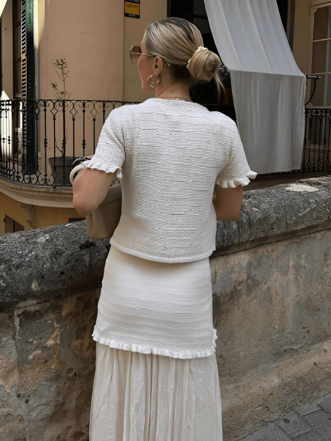 Conjunto Feminino em Tweed Texturizado com Blusa de Mangas Curtas Bolsos e Saia Longa Plissada em Duas Camadas - Suiany