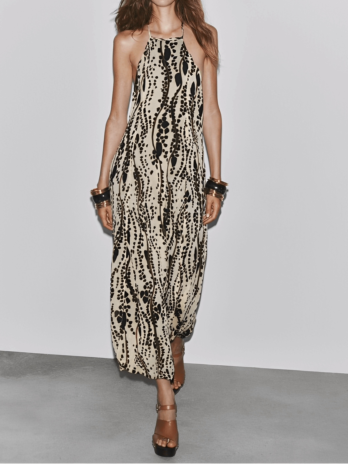 Vestido Feminino Midi em Chiffon com Estampa Animal Print Amarração no Pescoço e Costas Vazadas – Lana