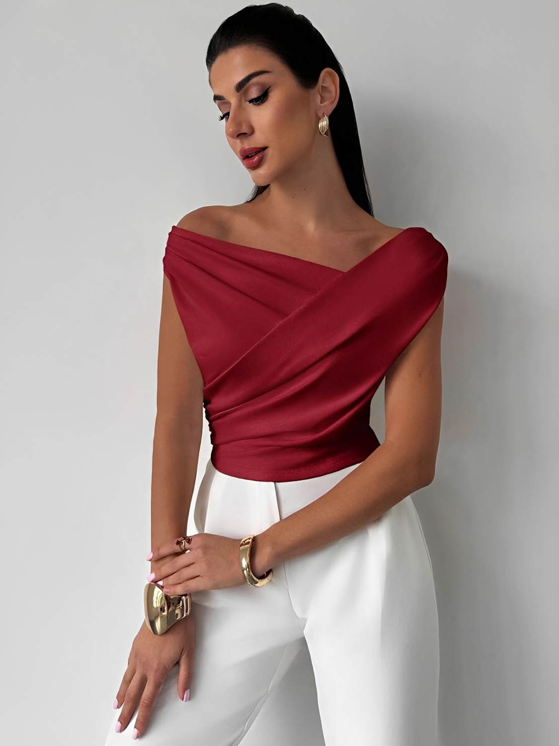 Blusa com Decote Ombo a Ombro Assimétrico e Drapeado Elegante - Emy