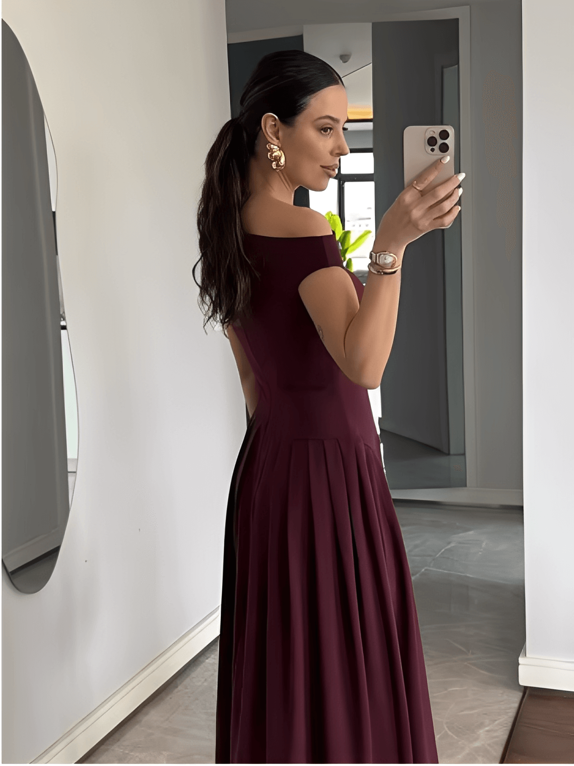 Vestido Feminino Maxi com Ombro Assimétrico e Saia Plissada – Luana