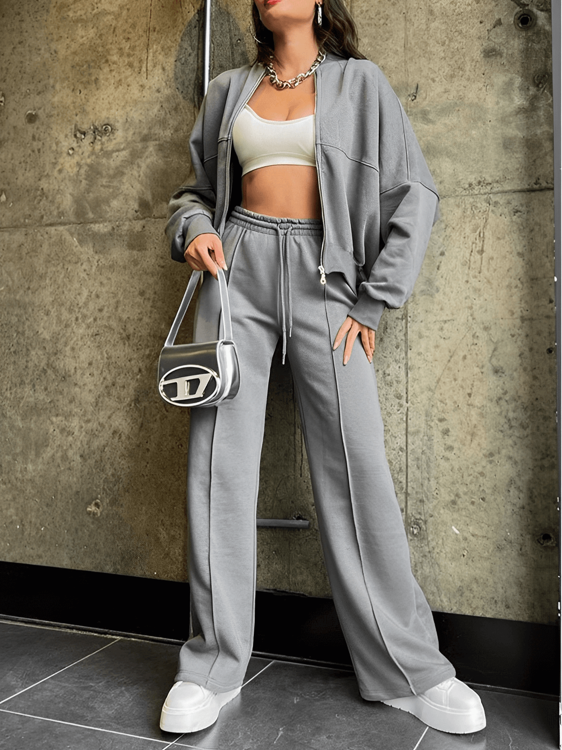 Conjunto Feminino com Jaqueta de Zíper e Calça Reta com Bolsos – Bruna