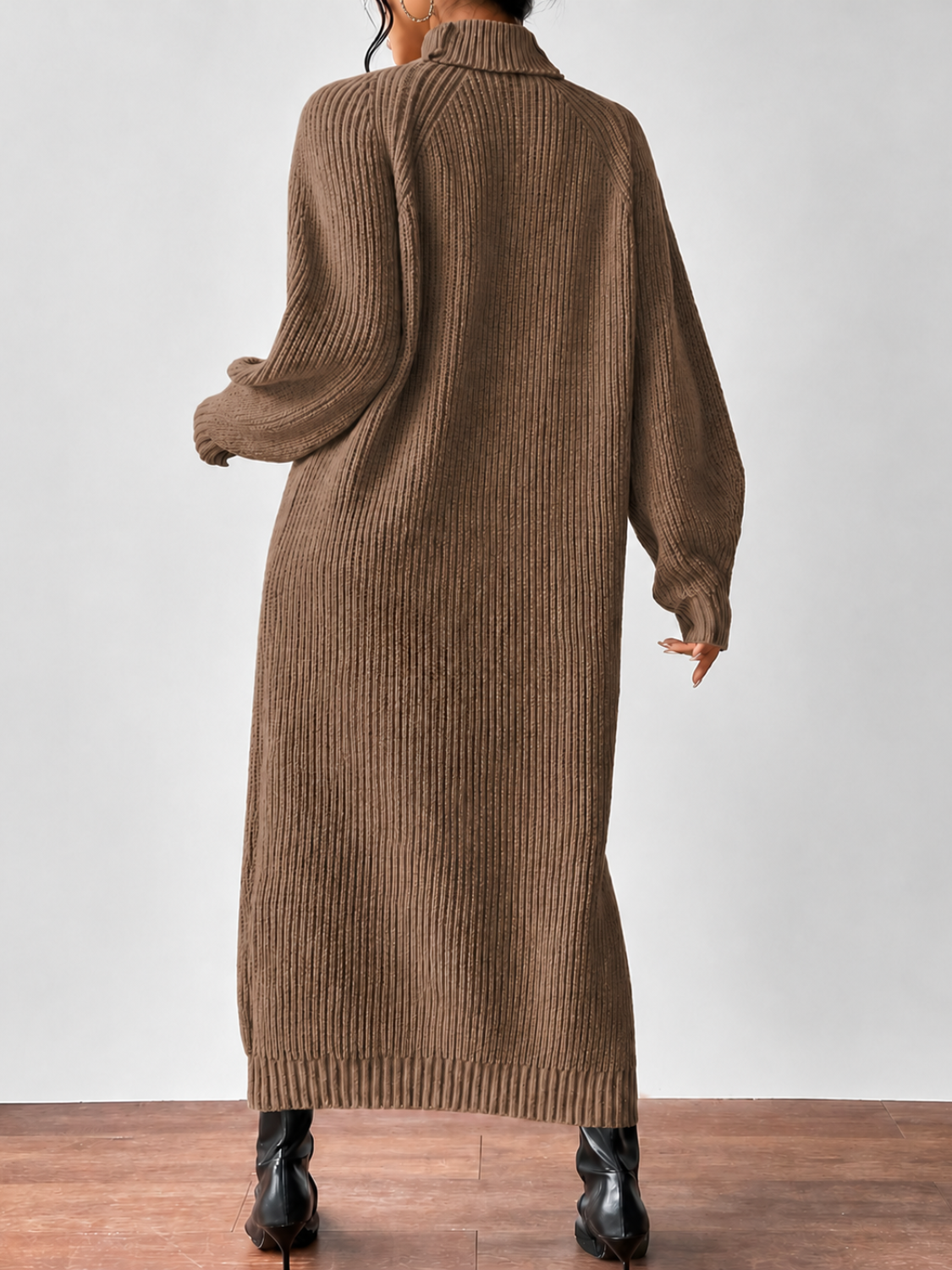 Vestido Suéter Midi em Tricô Canelado com Gola Alta e Mangas Longas -Julieta