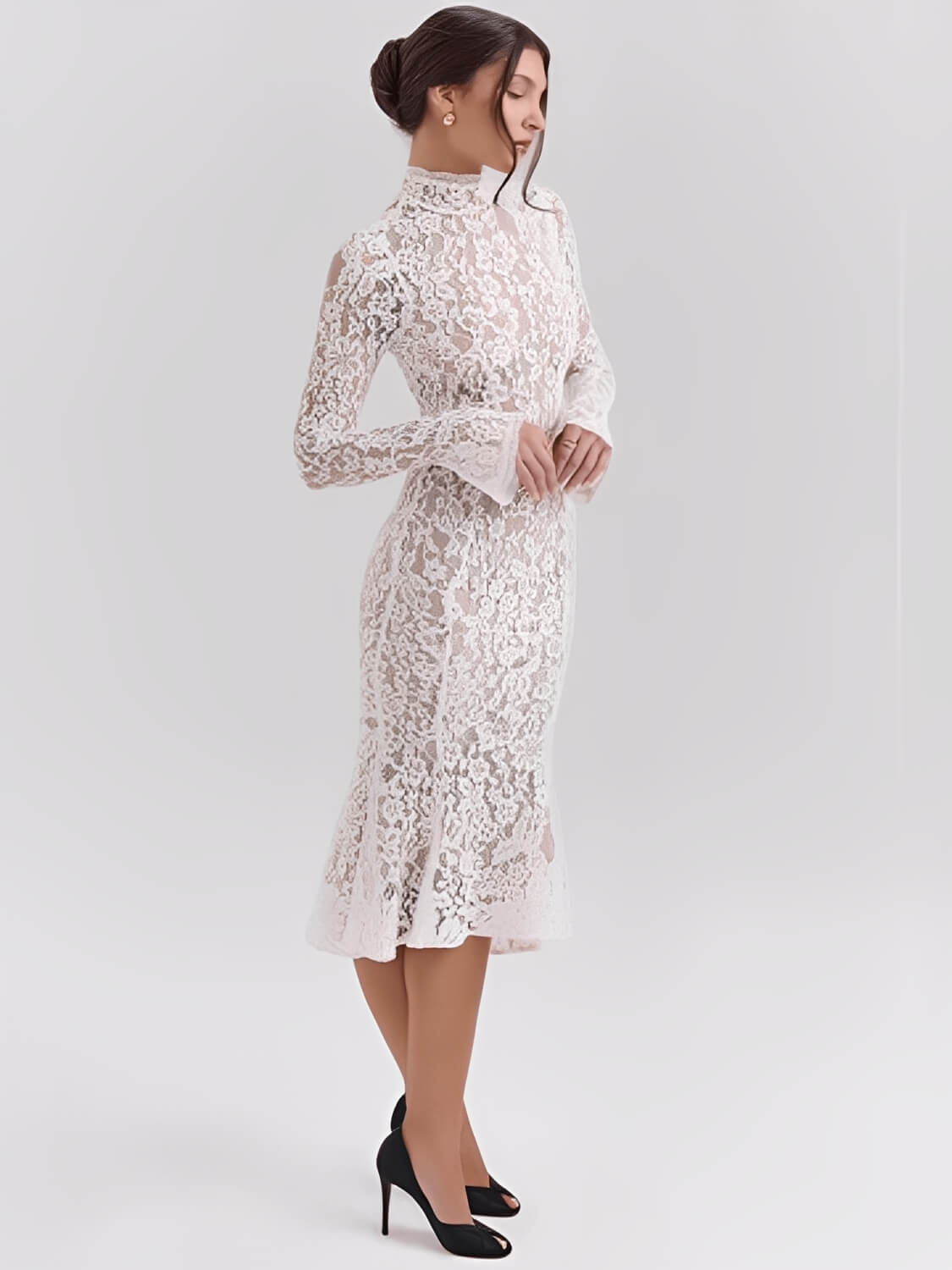 Vestido Feminino Midi em Renda Floral com Leve Godê Gola Alta e Manga Flare – Nagyla