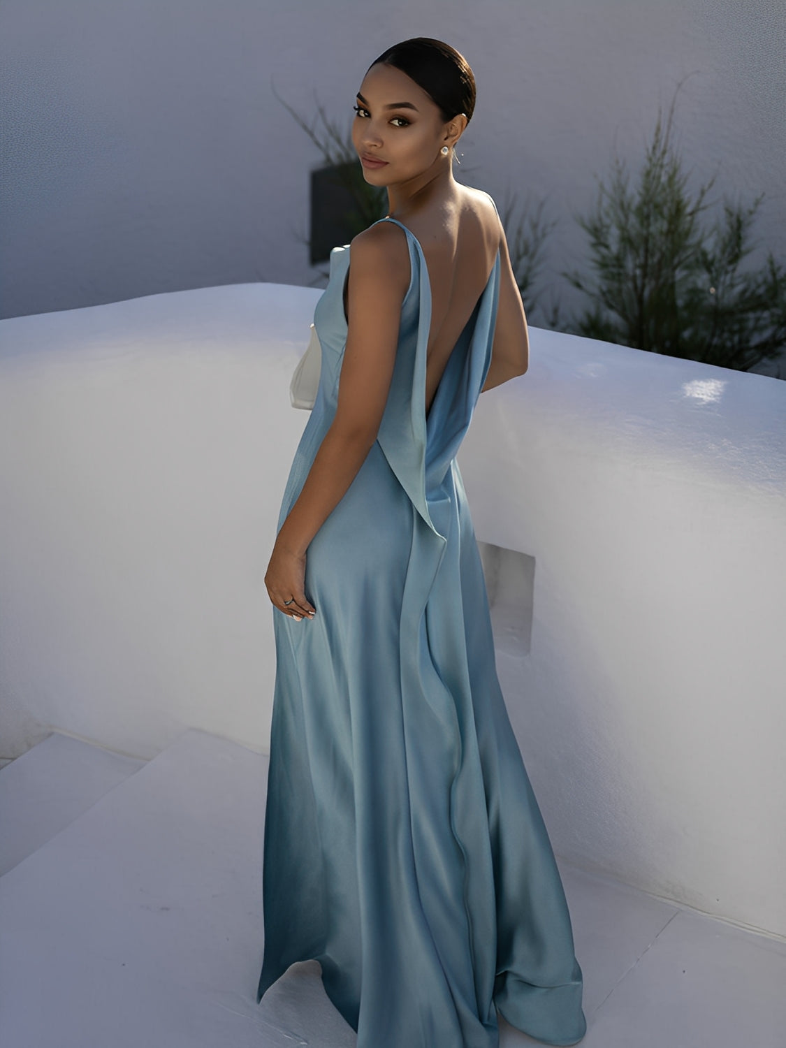 Vestido Longo de Festa Acetinado Alças Finas e Costas Vazadas em V– Alya