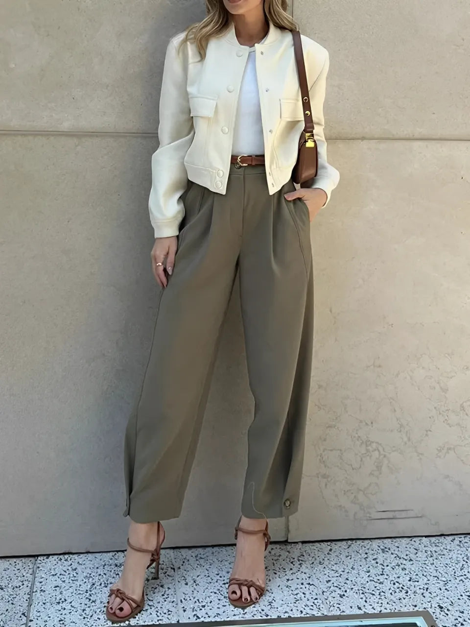 Calça Feminina Slim com Cintura Média Pregas Frontais e Cinto – Ester