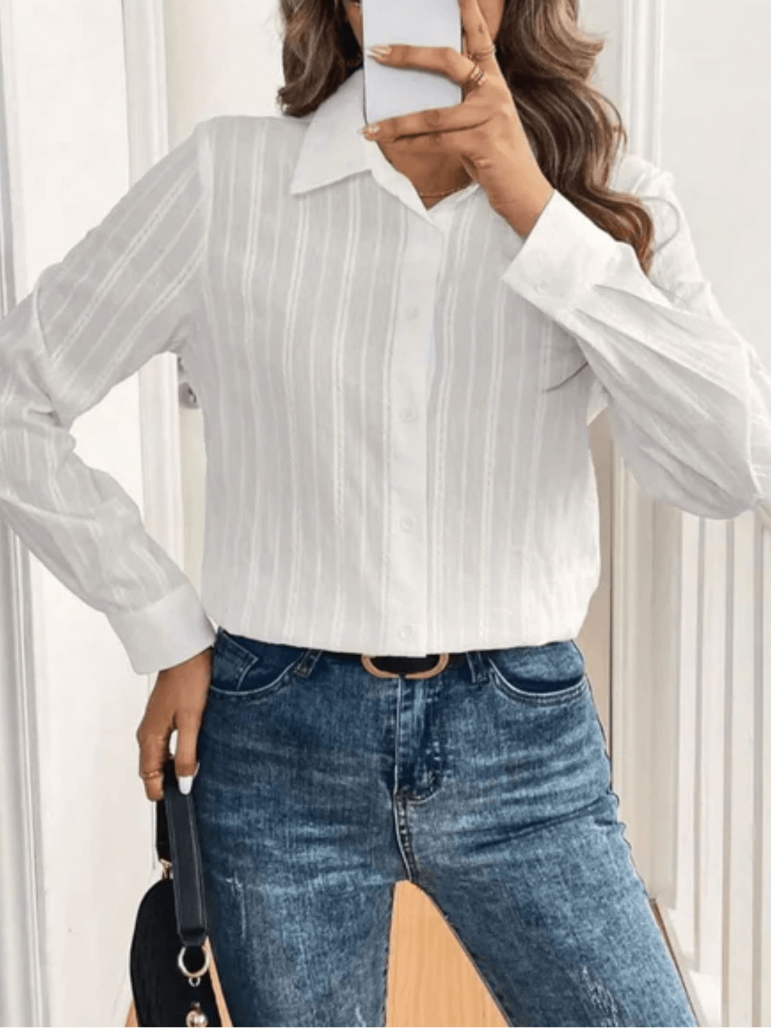 Camisa Feminina Texturizada com Listras Verticais com Fechamento em Botões e Punhos Estruturados - Karina