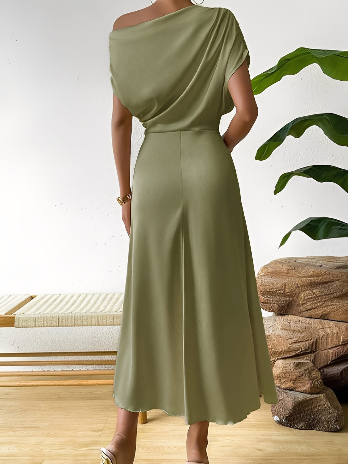 Vestido Midi Acetinado Acinturado com Decote Assimétrico Drapeado - Cleo