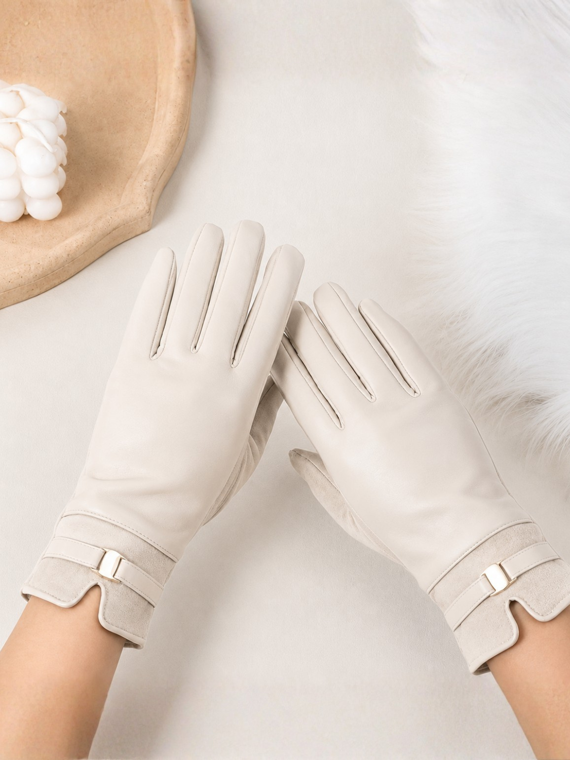 Luva Touch em Couro PU e Suede com Fivela Dourada Elegante- Kimberly