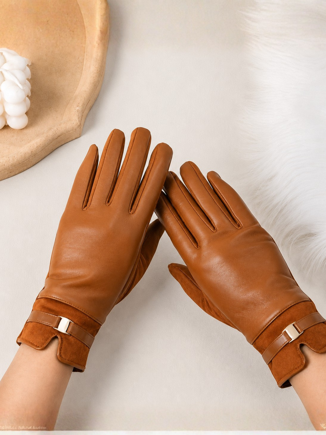 Luva Touch em Couro PU e Suede com Fivela Dourada Elegante- Kimberly