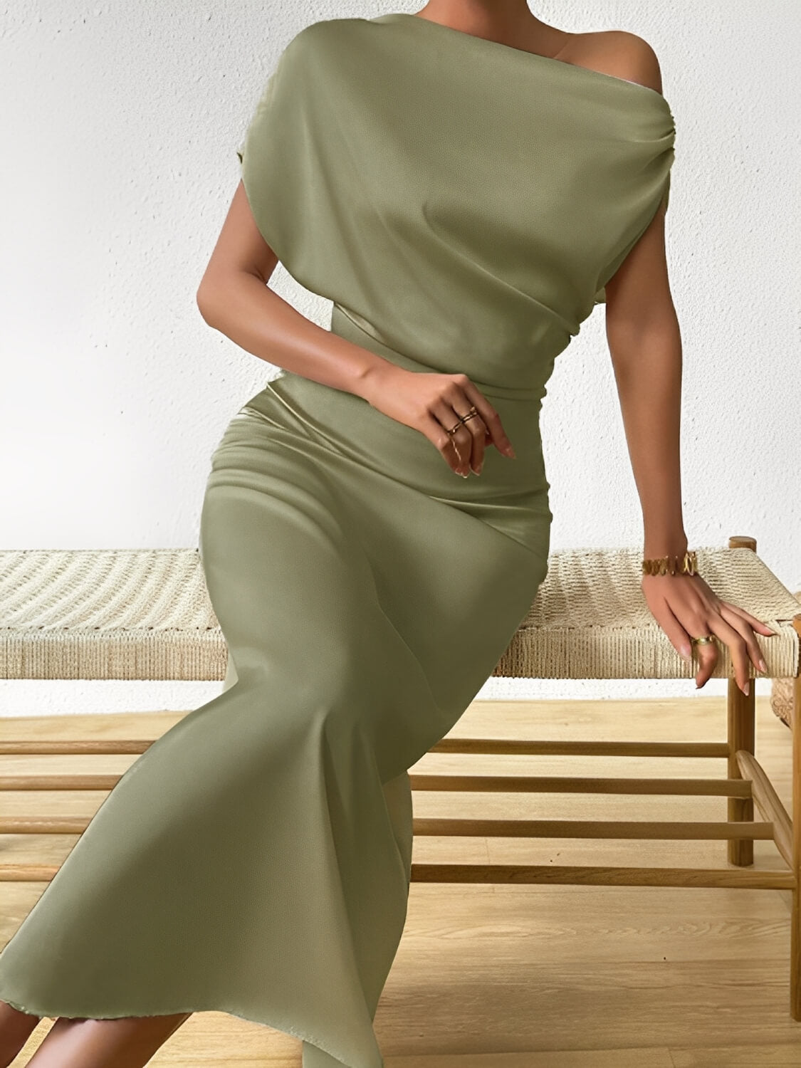 Vestido Midi Acetinado Acinturado com Decote Assimétrico Drapeado - Cleo